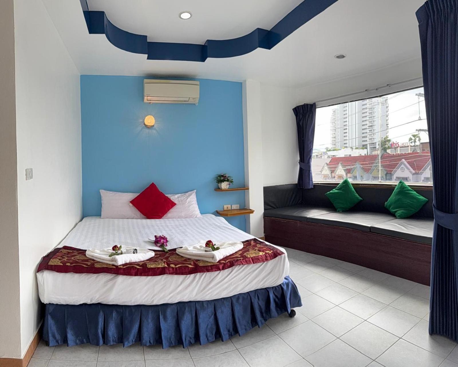 Hotel Heaven House Restro & Bar Patong Exterior foto